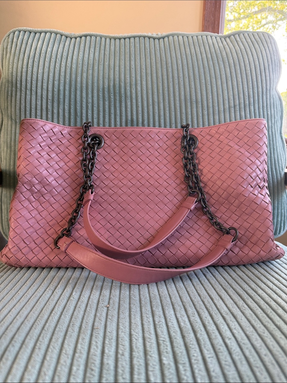 Bottega Veneta Intrecciato Nappa Double Chain Tote - Pink
